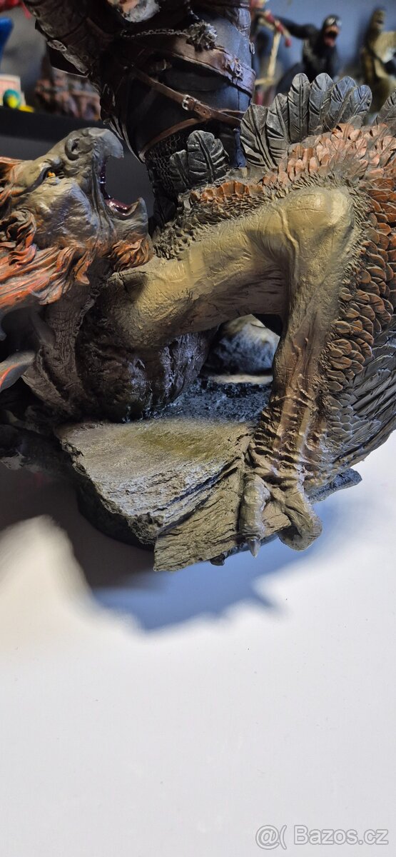 Witcher III Wild Hunt - socha Geralt Battling a Griffin - 5