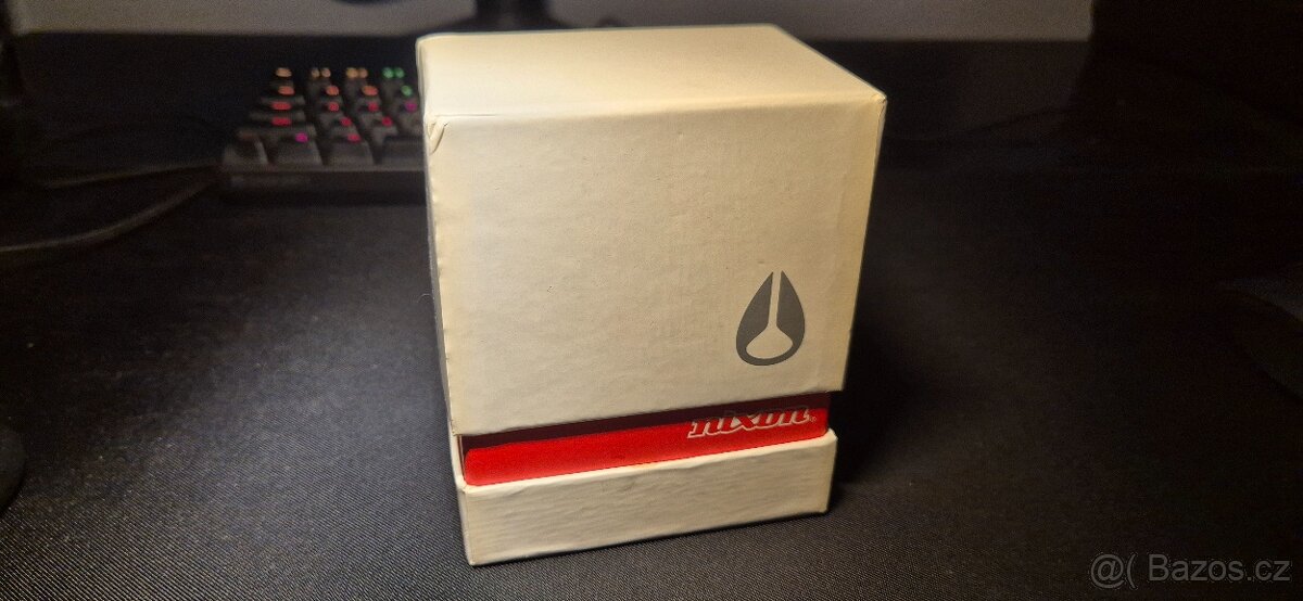 Prodám pánské hodinky Nixon Player - 5