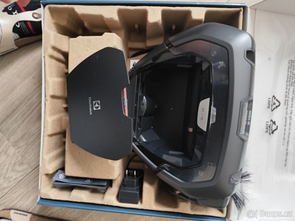 Robotický vysavač Electrolux Pure i9.2 Vision 3D tmavě šedý - 5