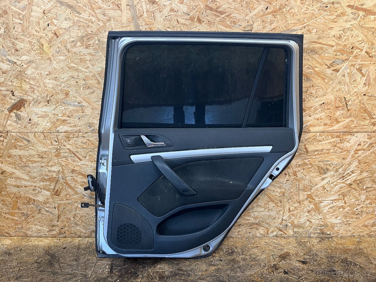 PRAVÉ ZADNÍ DVEŘE ŠKODA OCTAVIA 2 KOMBI LA7W - 5