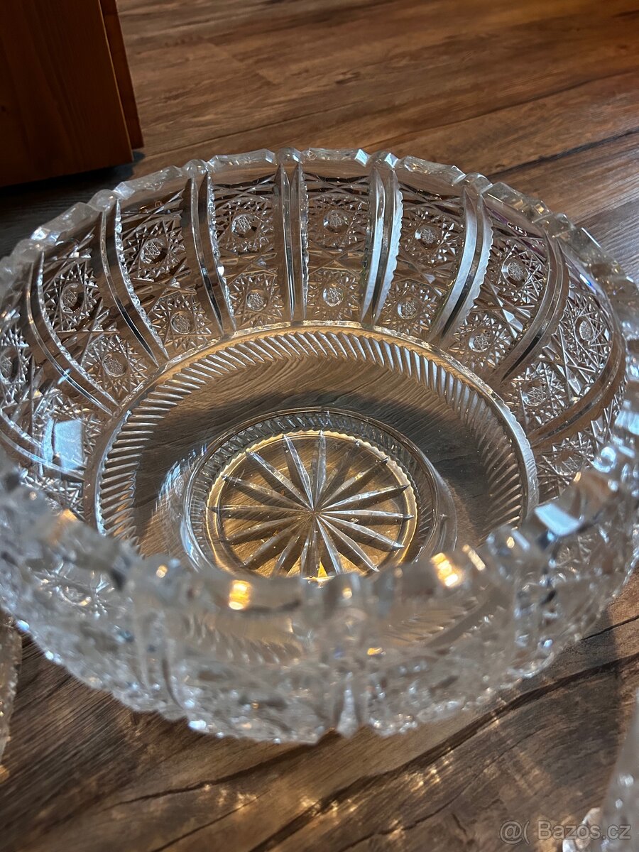 Sada broušeného skla – mísy, sklenice, dóza (celkem 7 ks) - 5
