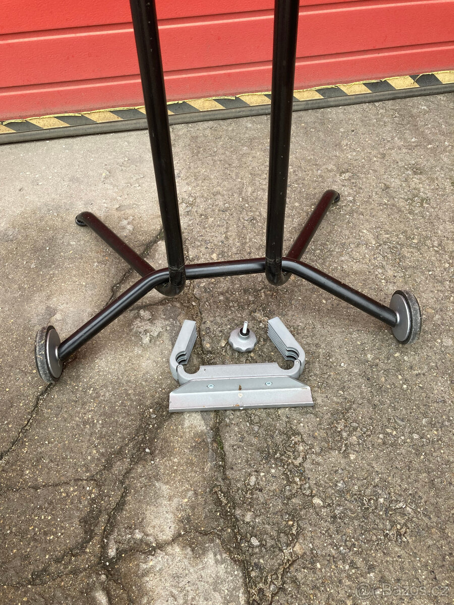 Stojan reklamní, prodejní, pojízdný 500 kč - 5