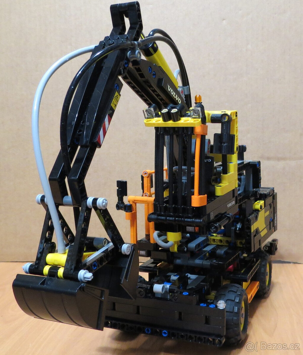 LEGO 42053 Volvo EW 160E - 5