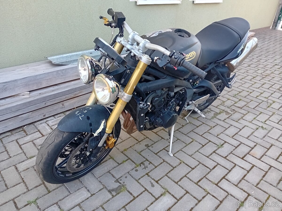 TRIUMPH STREET TRIPLE 675 - 5