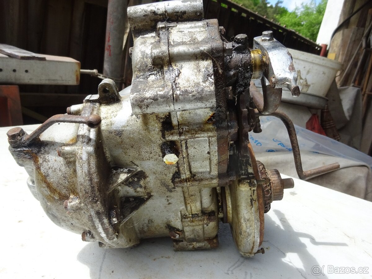 OGAR 4 předválečný - motor - 5