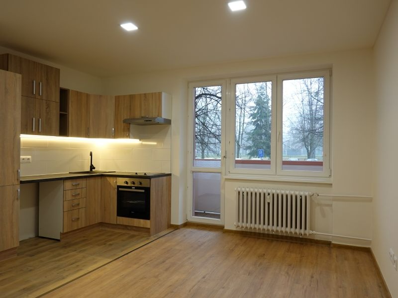 Byt 1+KK s balkónem, Ostrava-Poruba, ul. Marie Majerové - 5