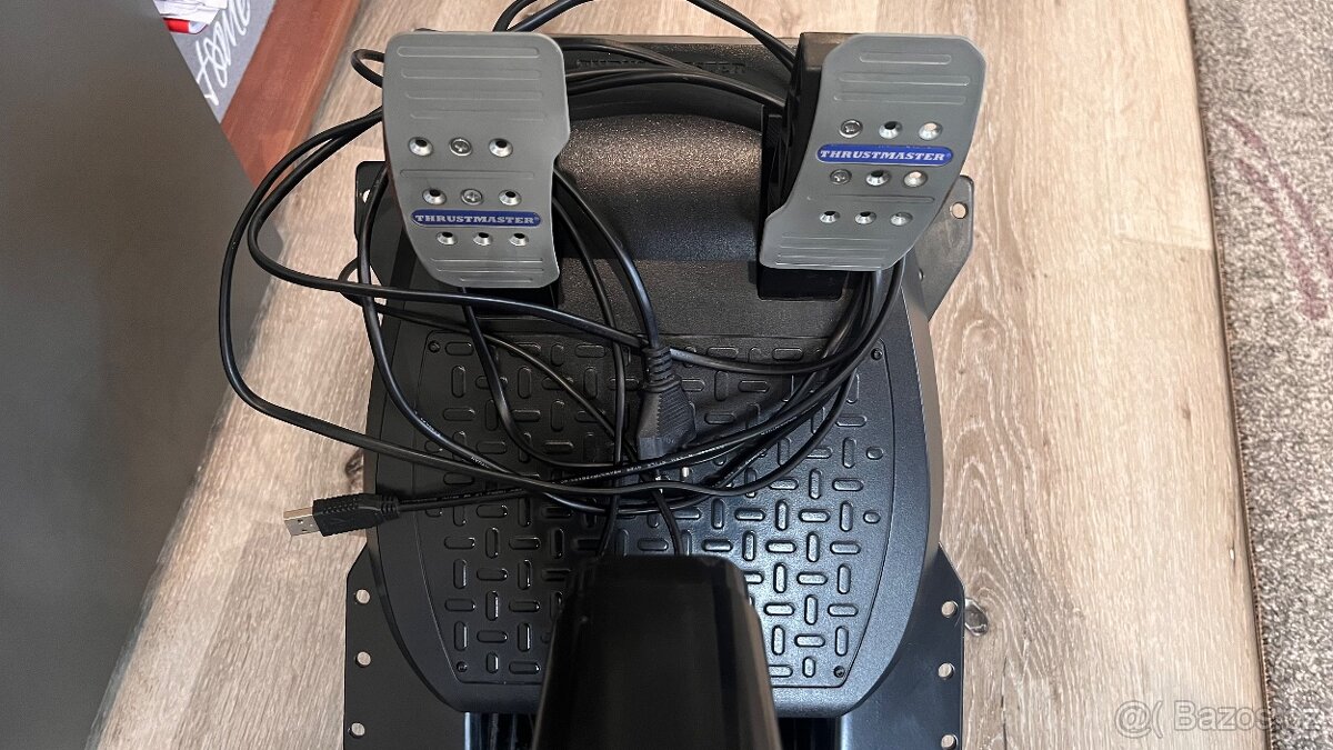 Playseat a Thrustmaster T300 - 5