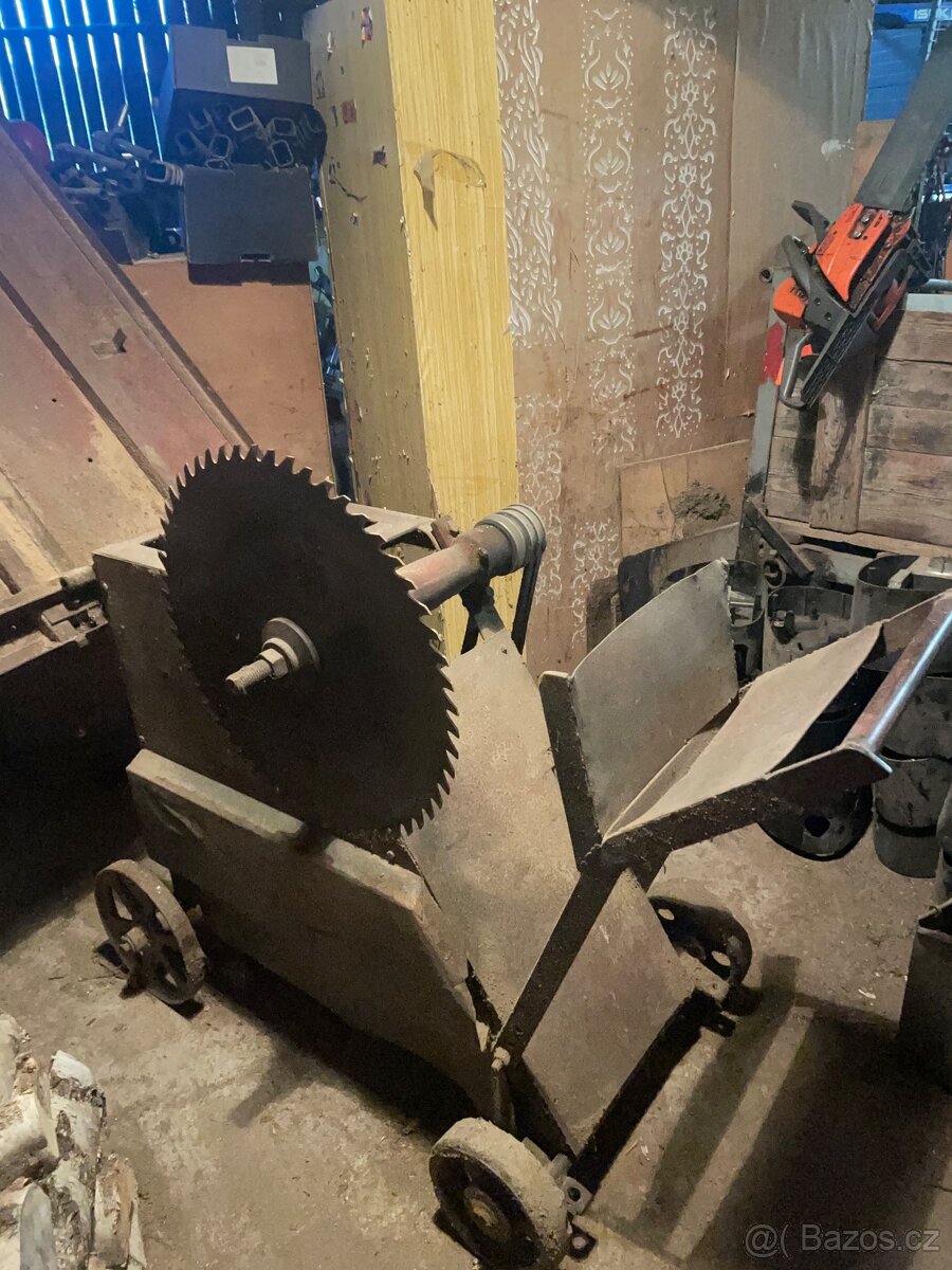 Kolebková pila,cirkulárka s pracovním stolem na řezání klád - 5