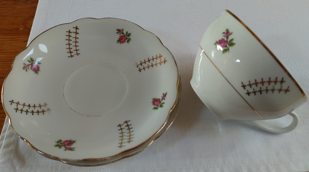 Starožitnÿ šálek s podšálkem - 5