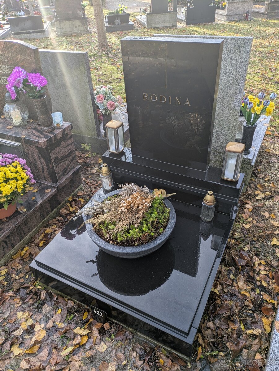 Pomník na urnový hrob (cca 6 uren) Klimkovice - 5