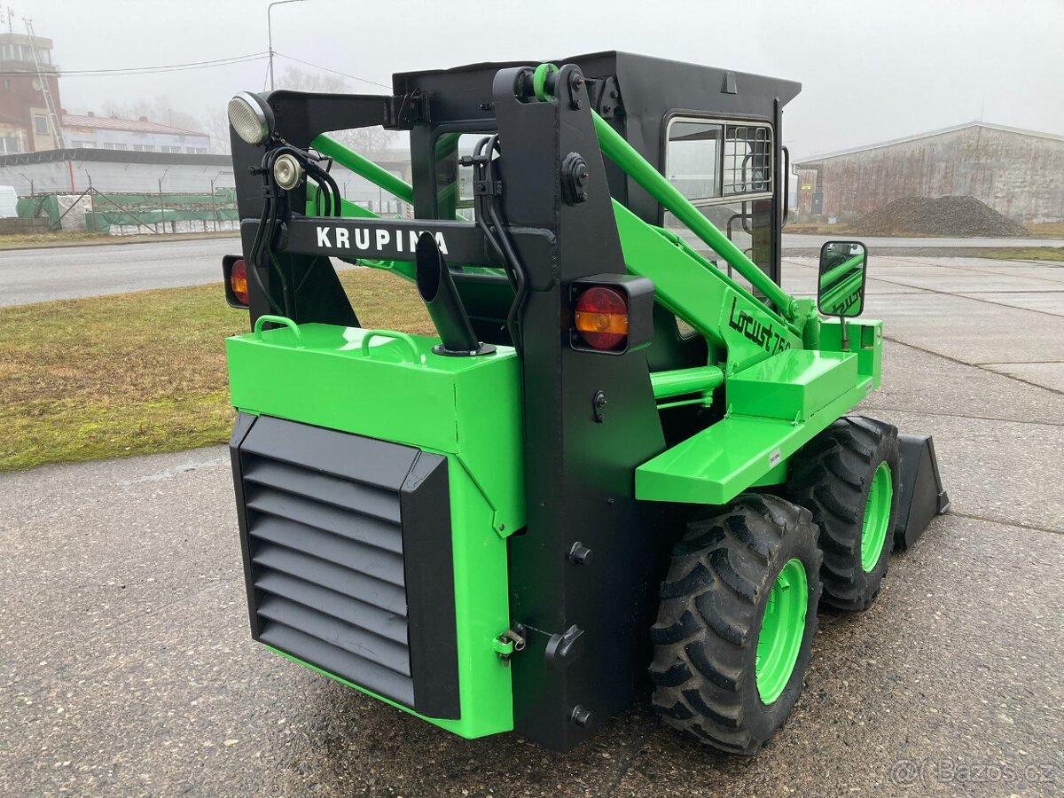Smykový nakladač Locust 750 - 5