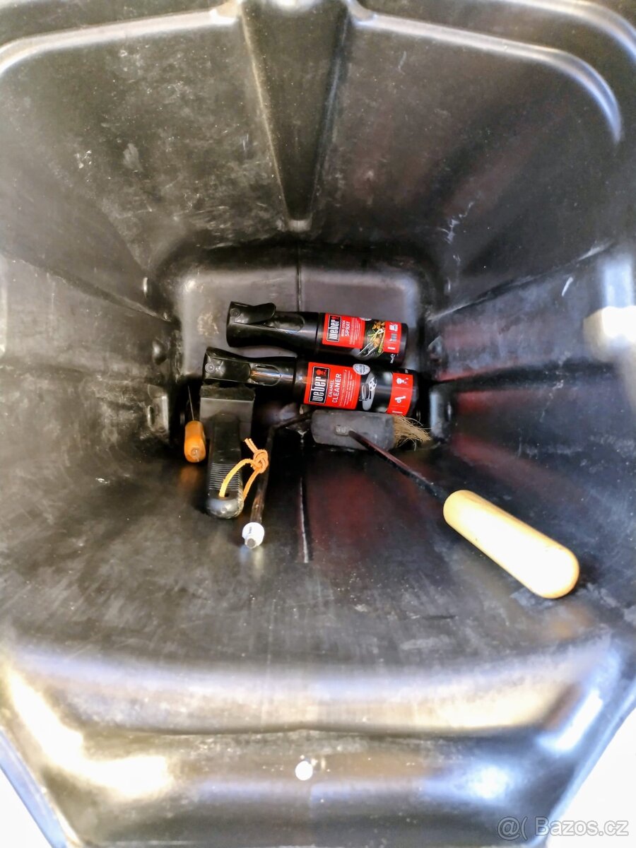 Gril Weber Performance na dřevěné uhlí - 5