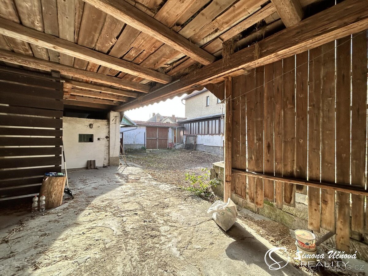 Prodej dvougeneračního RD s hospodářskými budovami v Makově - 5