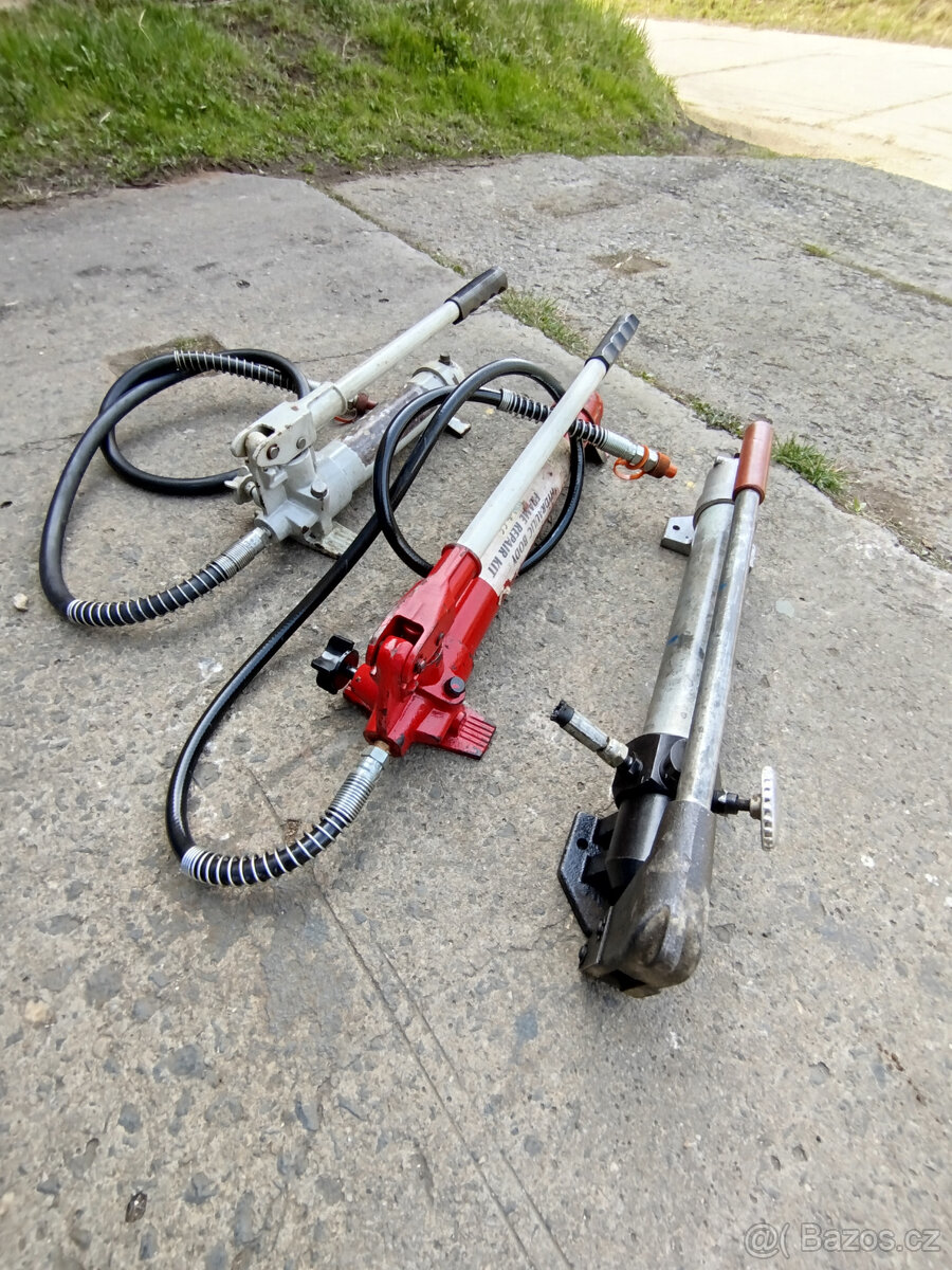 tři ruční hydraulické pumpy - 5