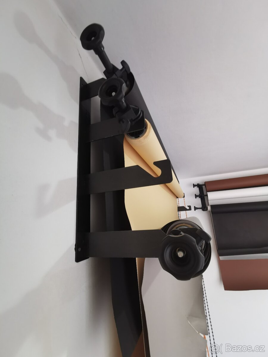 Držáky s trny na 4 fotopozadí + 3 x fotopozadí š. 1,35m - 5