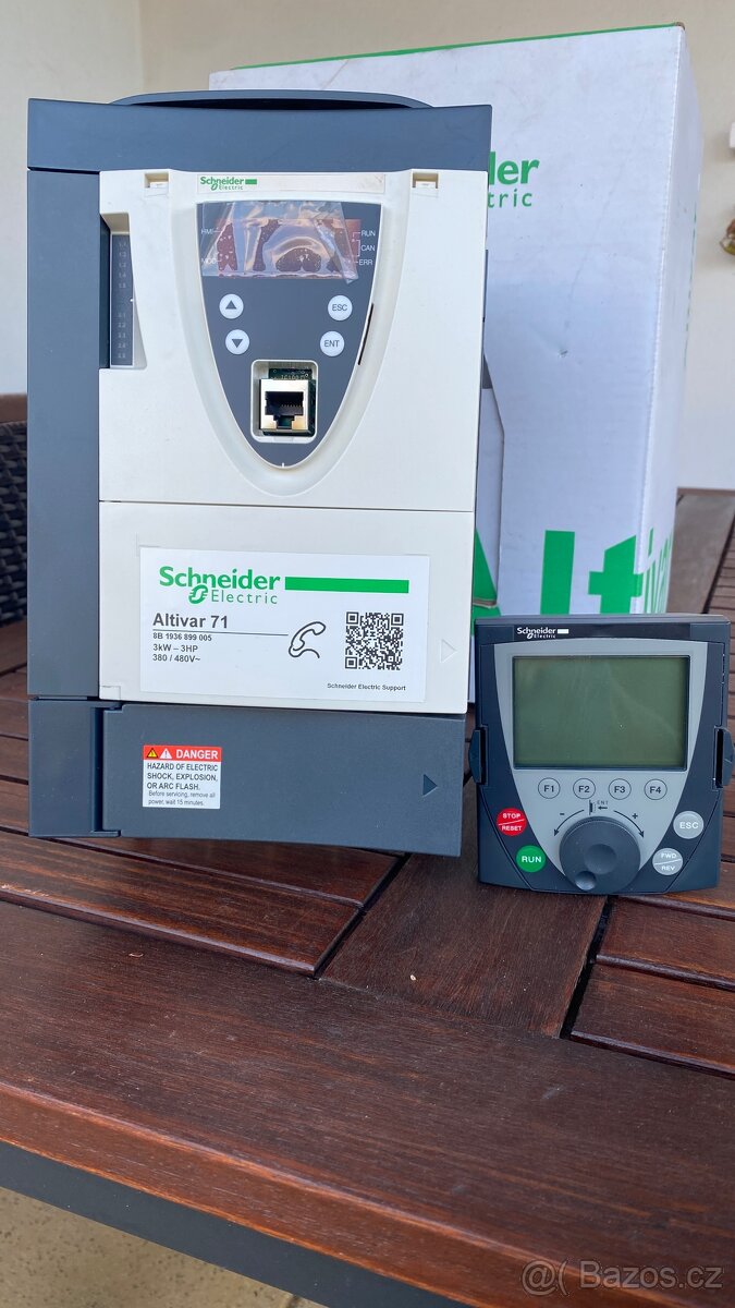 frekvenční měnič SCHNEIDER ATV71HU30N4 + LCD terminál - 5