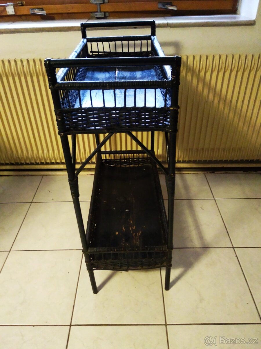 Stůl a stojan na květiny - 5