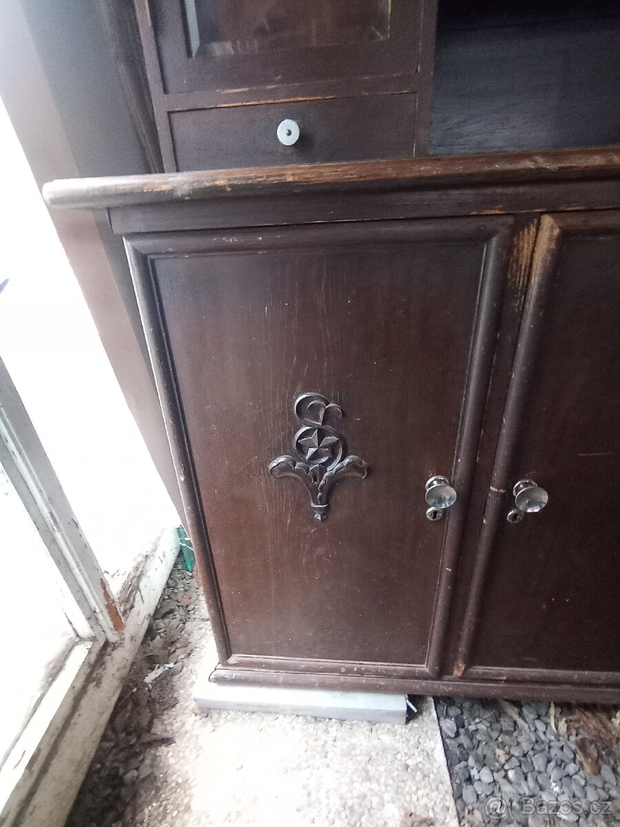 Starožitná kredenc - 5