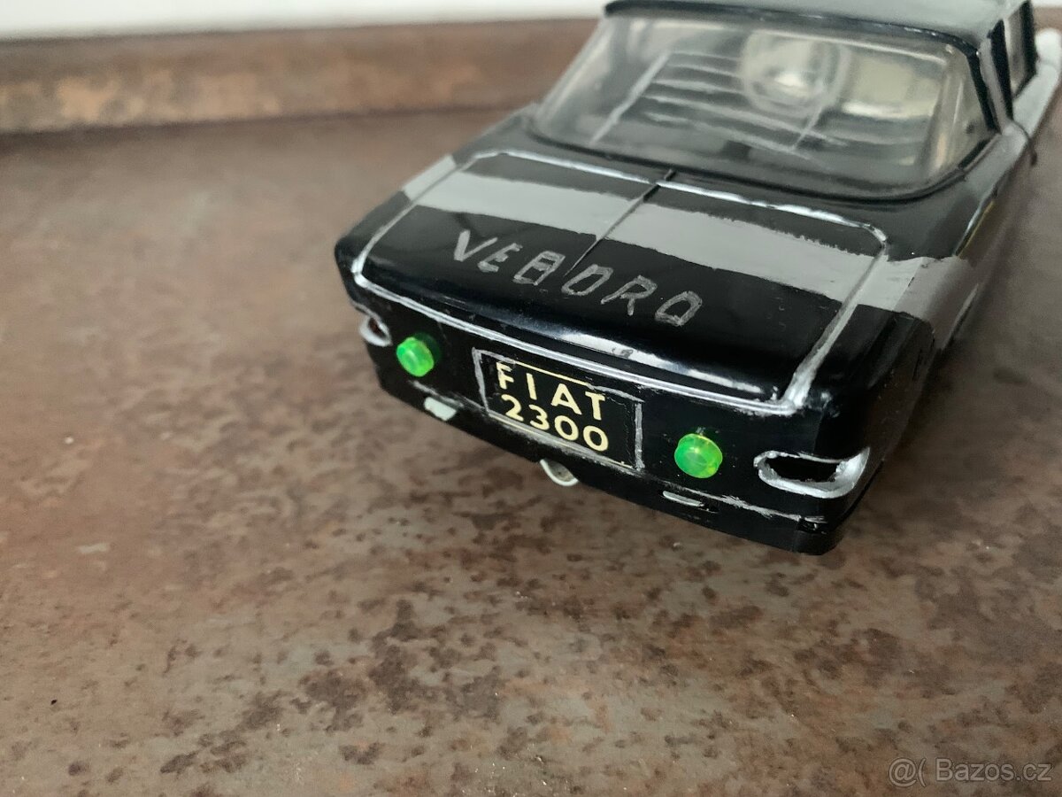 Retro hračka FIAT 2300 ITES na náhradní díly - 5