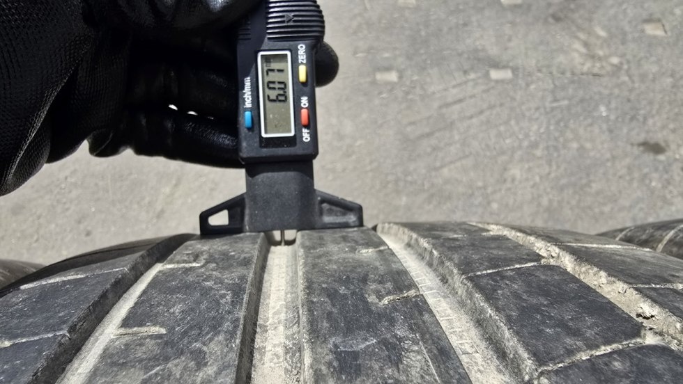 Letní pneu 225/40/19 Good Year - 5