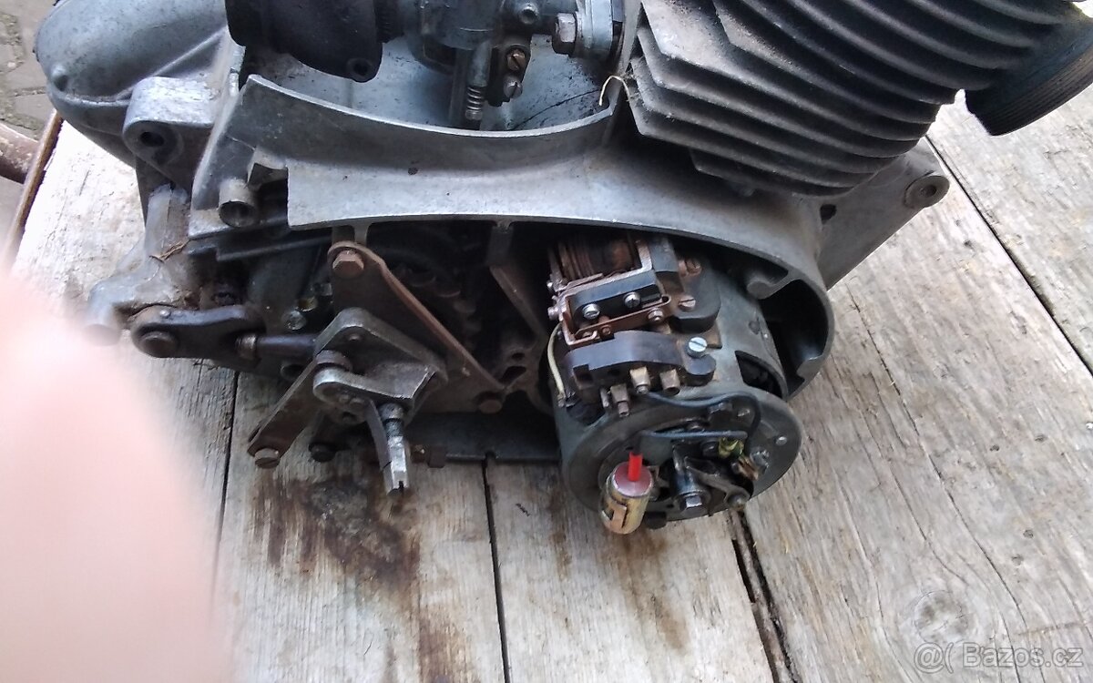 Motor Jawa 250,353. - 5