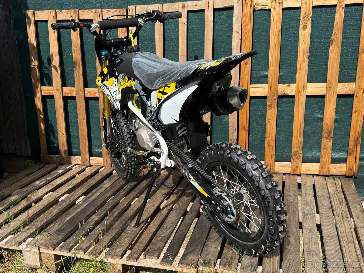 Pitbike 125ccm4T kola 17”x14” Poloautomat C104