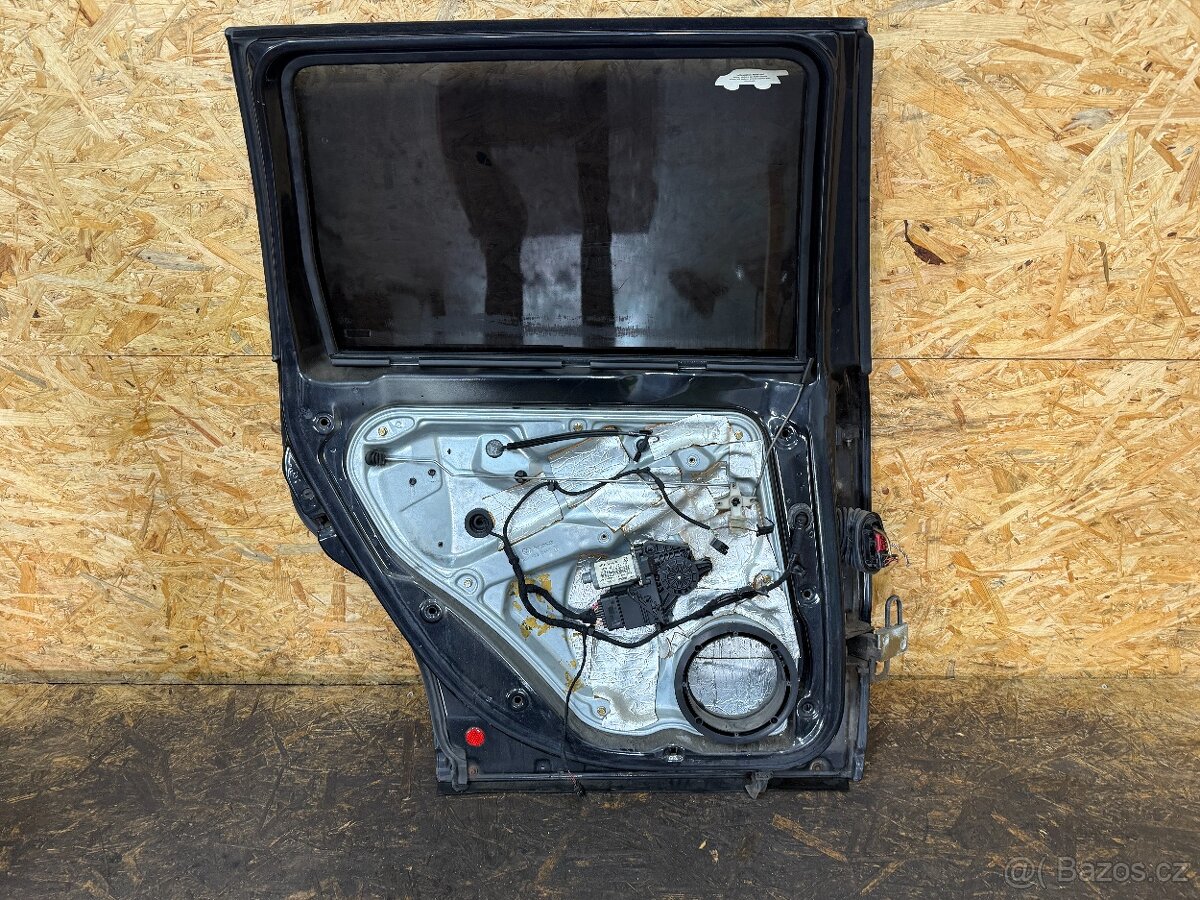 KOMPLETNÍ LEVÉ ZADNÍ DVEŘE VW PASSAT B5.5 KOMBI - 5