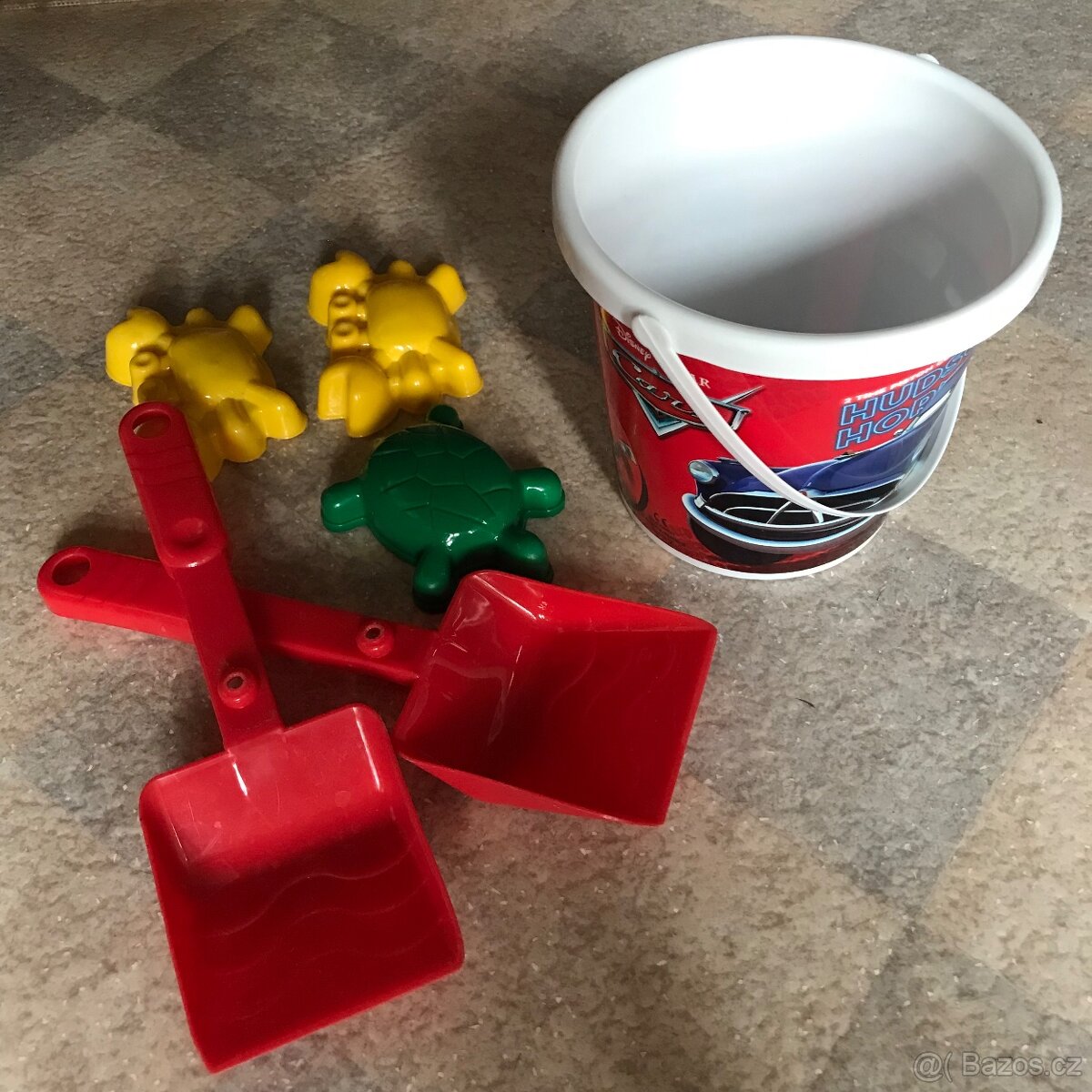 Autíčko Playmobile • traktor • kbelík Cars Disney • míč - 5