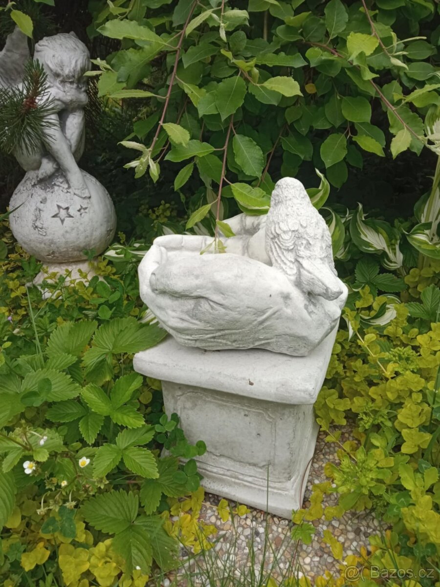 Zahradní dekorace- Pítko dlaně - 5