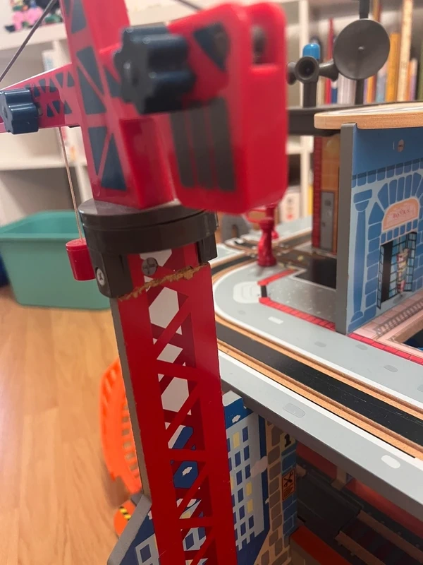 Dřevěná vlaková stanice s jeřábem - Playtive - 5