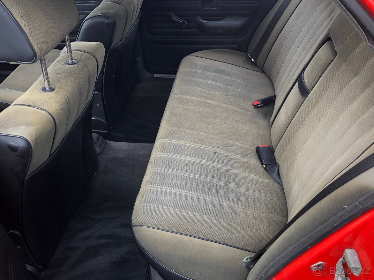 BMW 520 i E28 cervena nahradni dily - 5