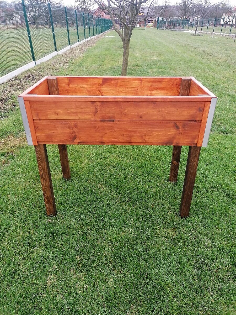 Okrasný vyvýšený záhon - 5