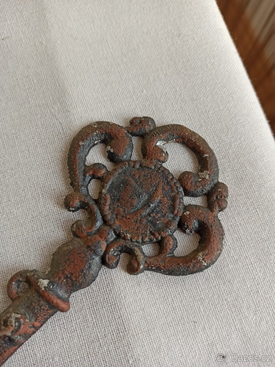 Starožitný věšák na klíče - 5