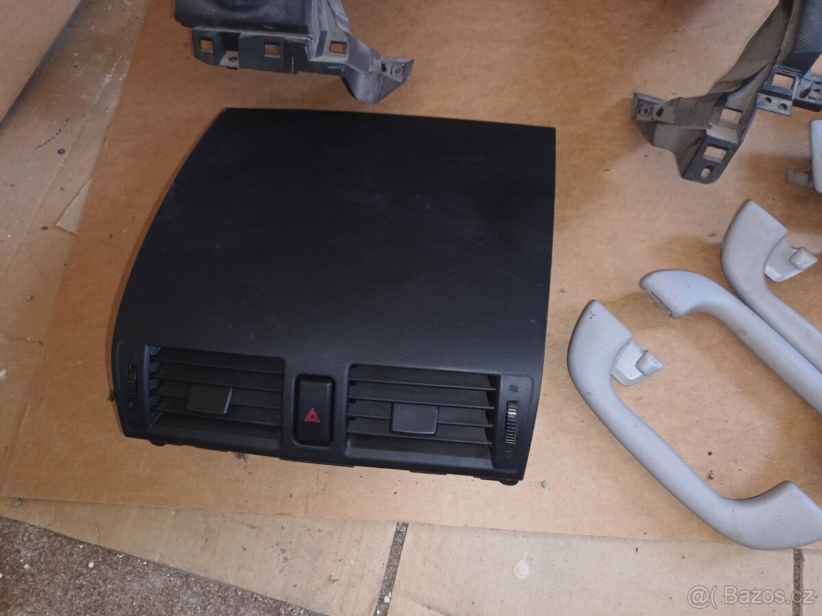 MAZDA 3 1.4 16v r.2007 / díly - 5