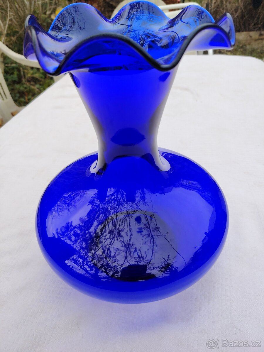 Modrá skleněná baňatá váza - 5