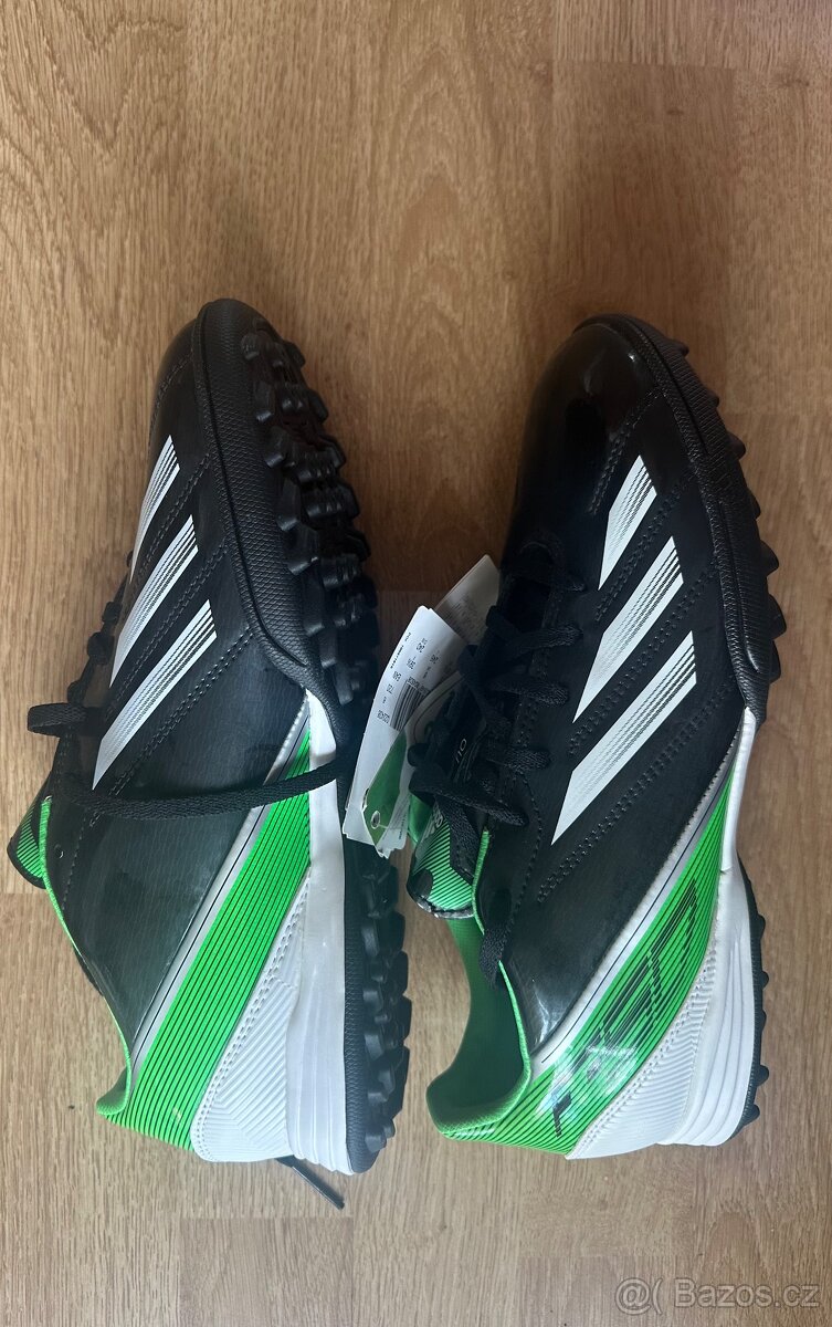 Kopačky, turfy a sálovky Adidas - 5