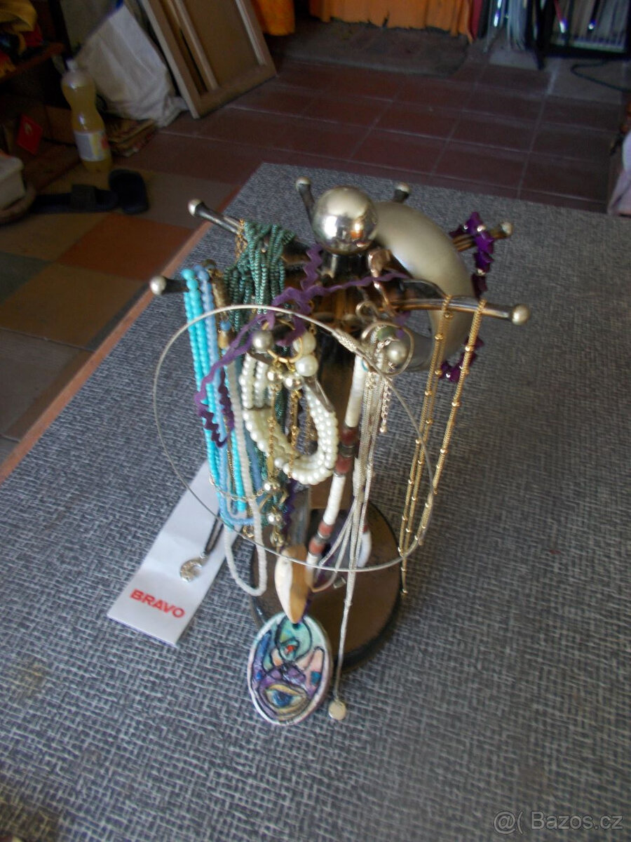 Stojánek s bižuterií - 5