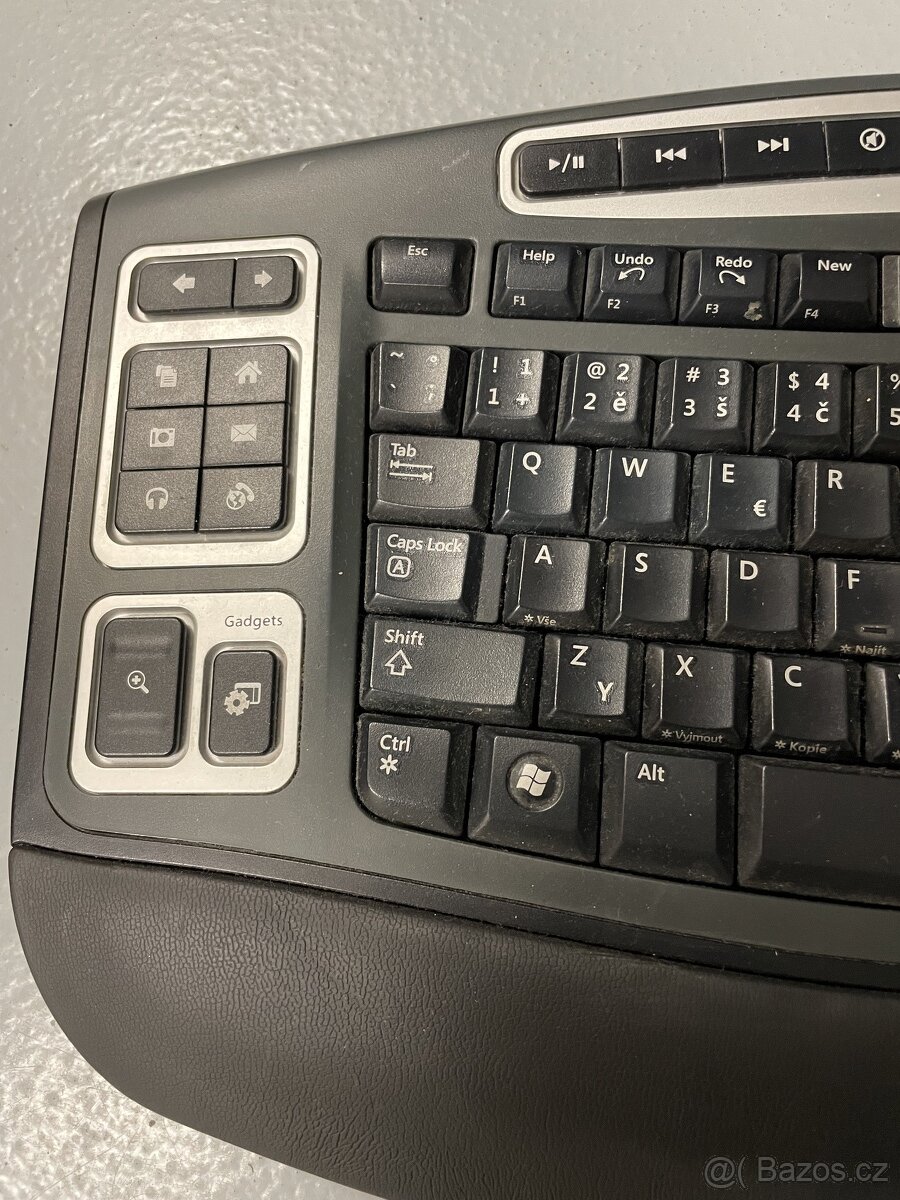 Bezdrátová multifunkční klávesnice a laserová myš Microsoft - 5
