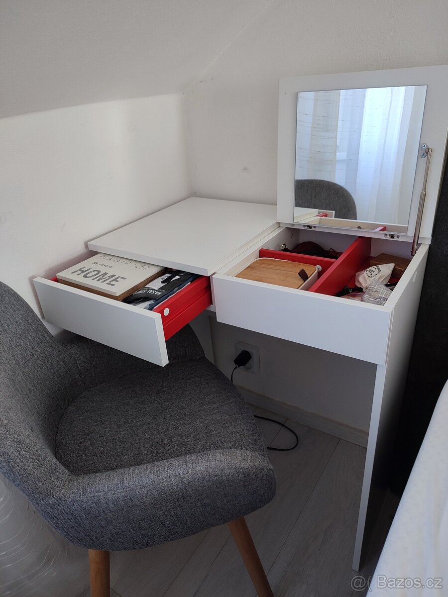 Kosmetický stolek IKEA a křesílko - 5