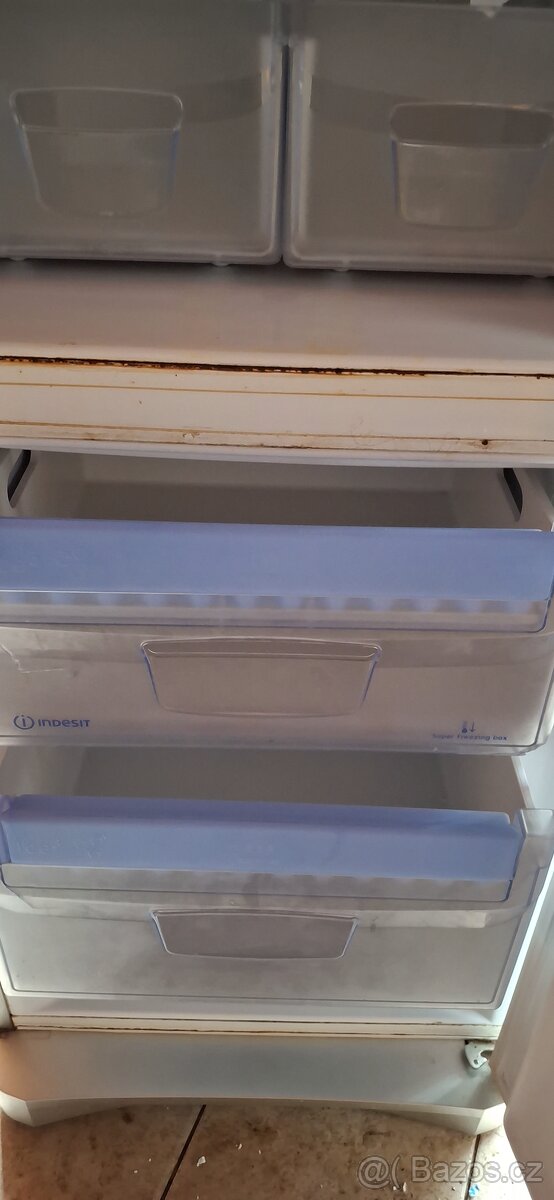 Lednice s mrazakem Indesit - 5