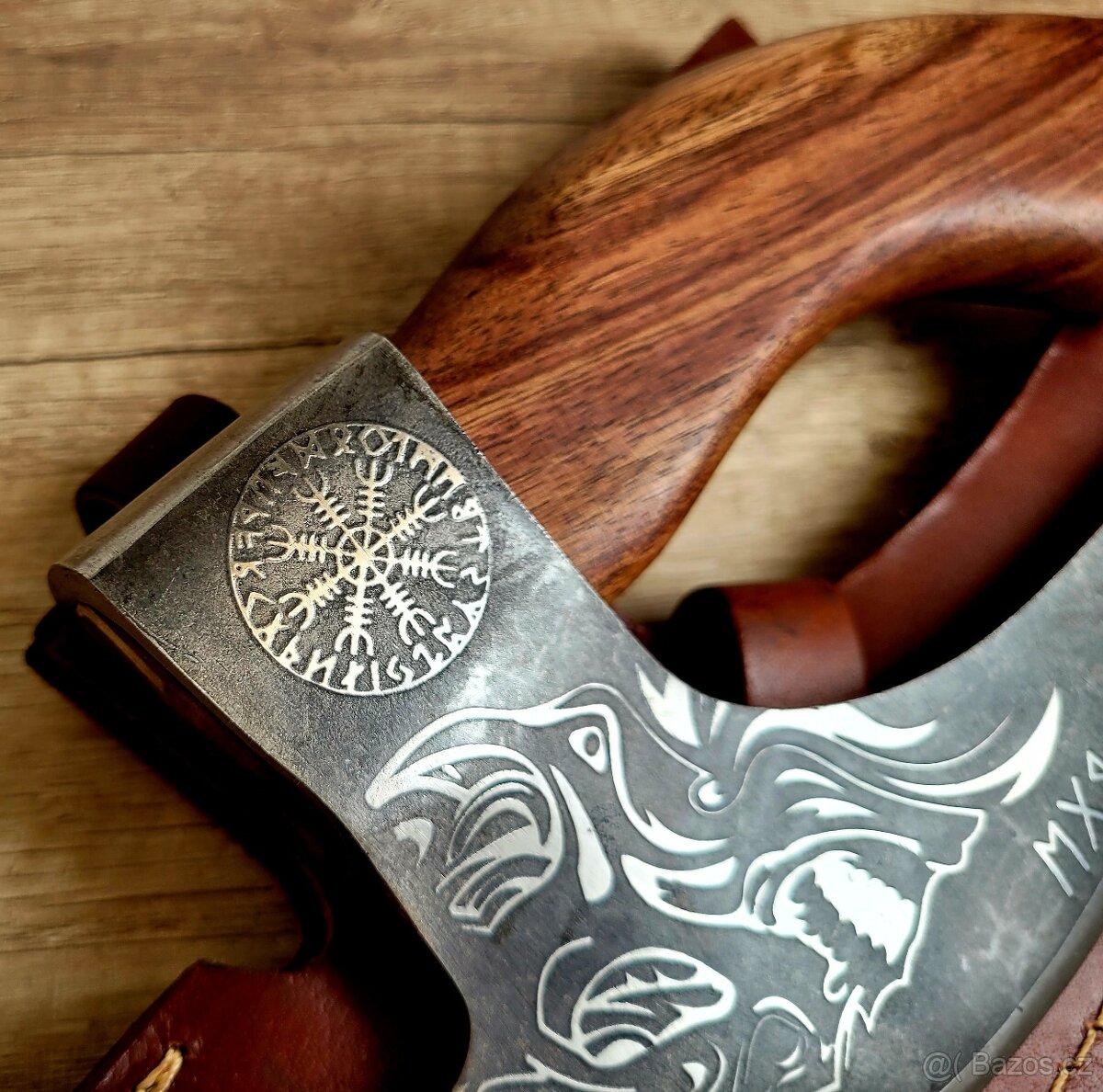 ručně kovaná Vikingská sekera SKULL s koženým pouzdrem - 5