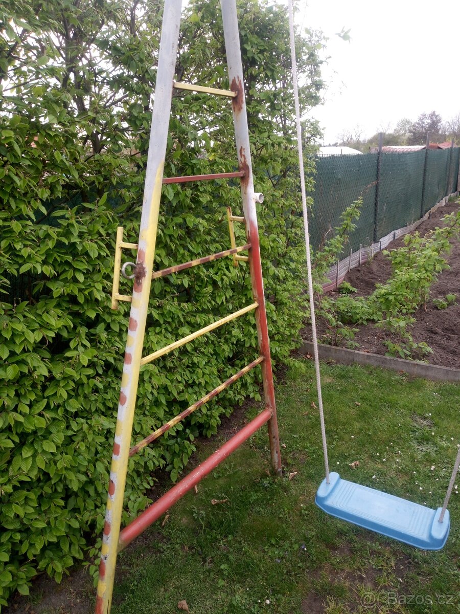 Prodám houpačku se schůdkama příprava na skluzavku - 5