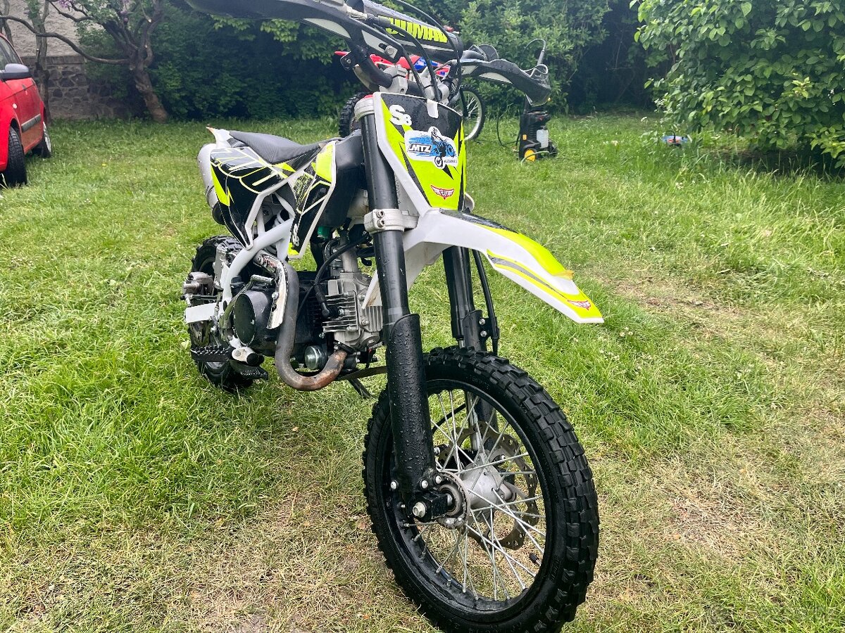 Čínská motorka Zuumav S3 125