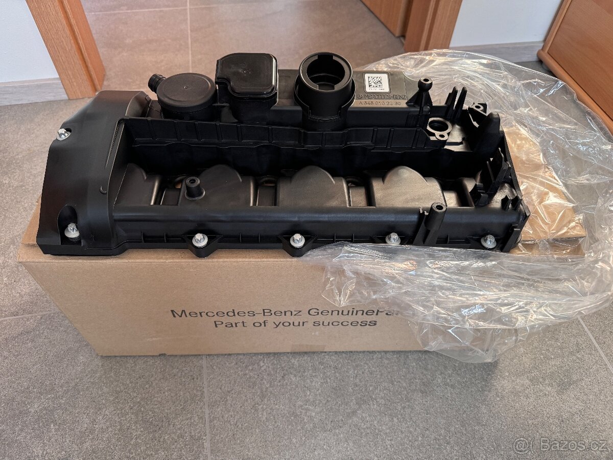 Mercedes Benz víko ventilů nové - 5