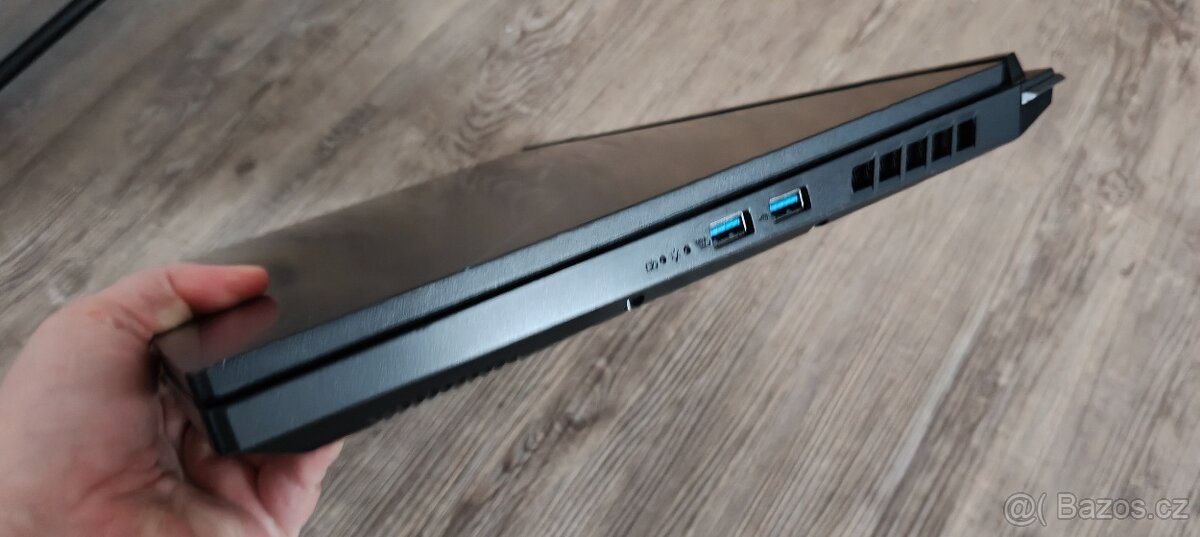 Acer Nitro 5 (17 palců) - 5