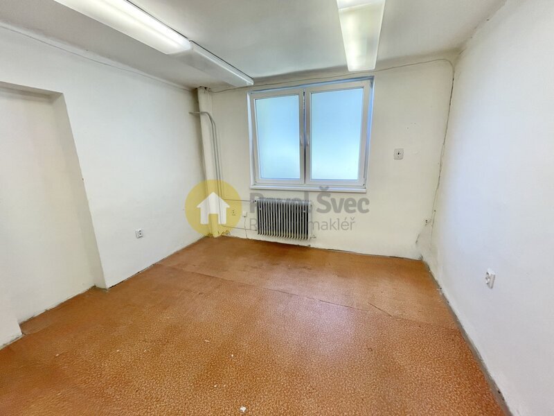 Pronájem kanceláře 15 m2 a skladu 17 m2, ul. Pekárenská - Č. - 5