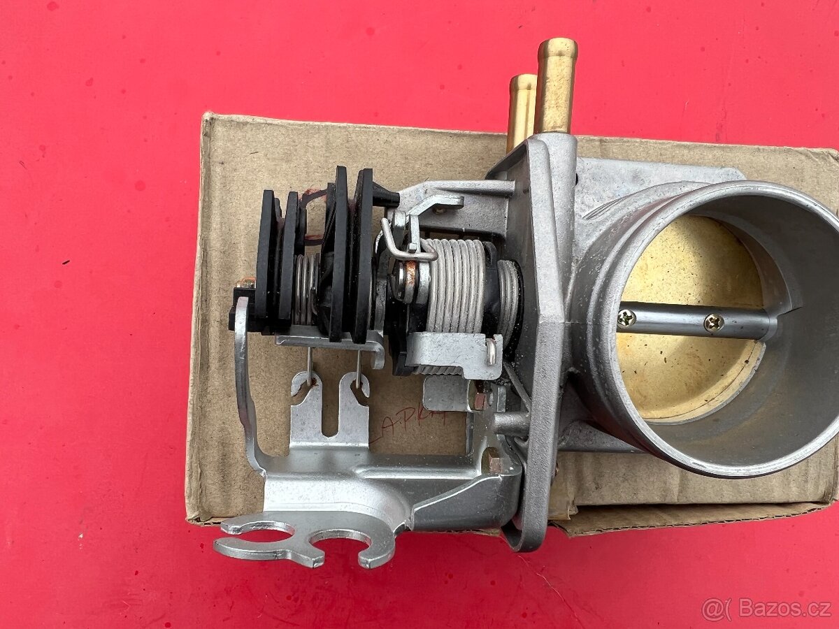 BMW E36 M52 škrtící klapka tempomat NOVÁ 1433385 - 5