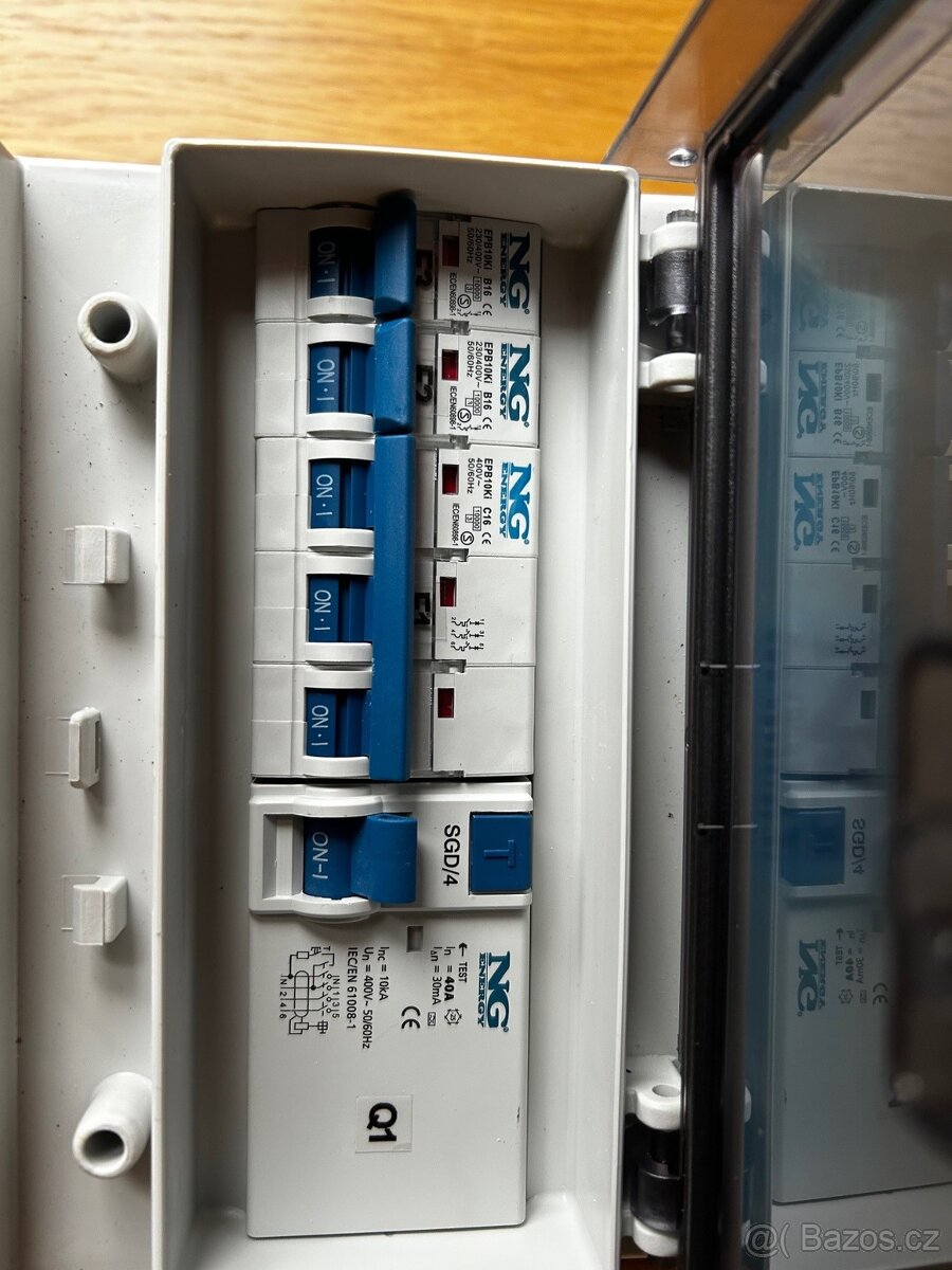 Zásuvková skříň nástěnná SC 51 022 E.01 jištěná s chráničem - 5