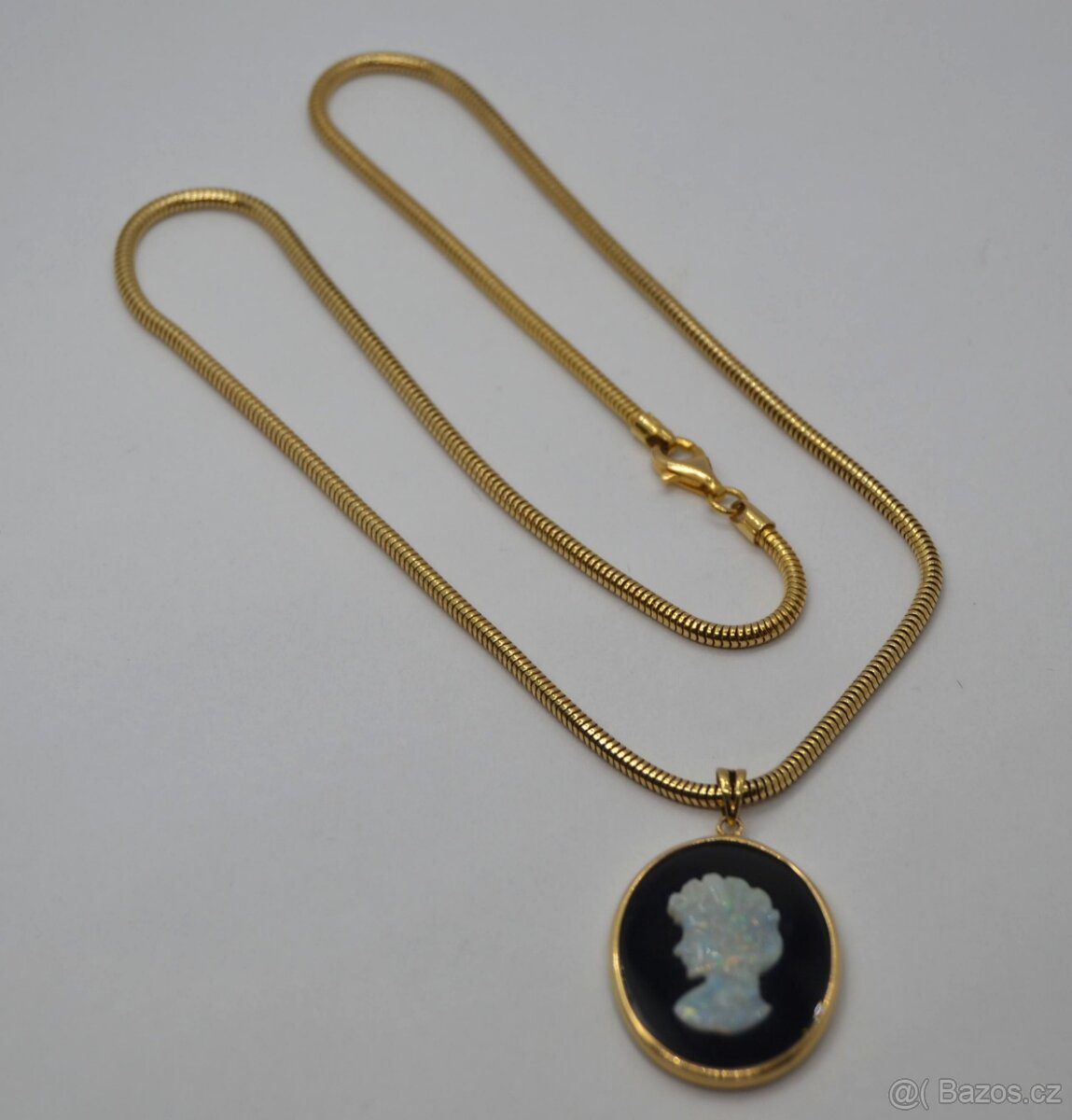 Zlatý řetízek s medailonem - 5