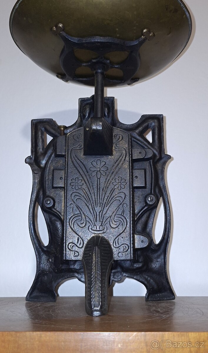 Originální figurální německá litinová váha z roku 1905 - 5